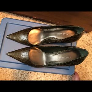 Nine West Dark Green Pointy Pump size 8